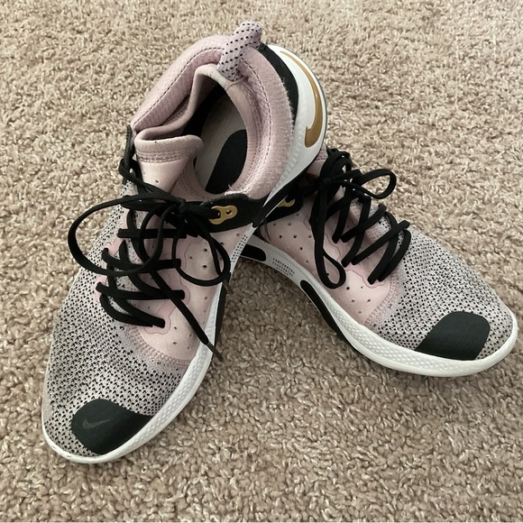 Nike Shoes Womens 9.5 Joyride Run Flyknit Running Low Sneakers - Picture 1 of 7